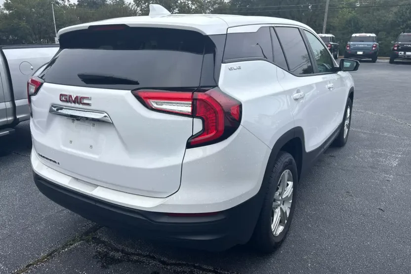 2024 Gmc Terrain SLE photo 1