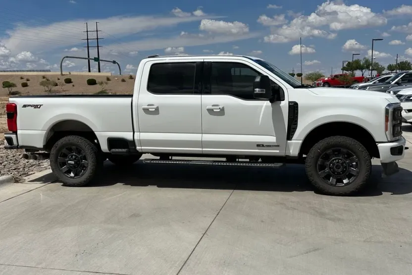2023 Ford F-250 photo 1