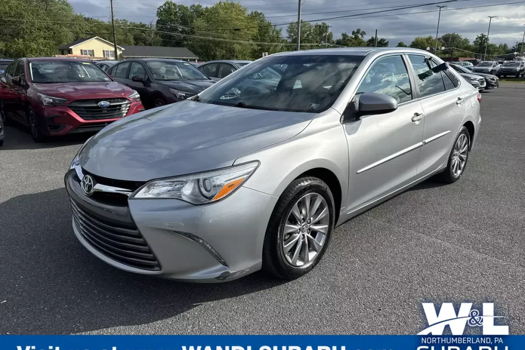 2016 Toyota Camry XLE photo 1