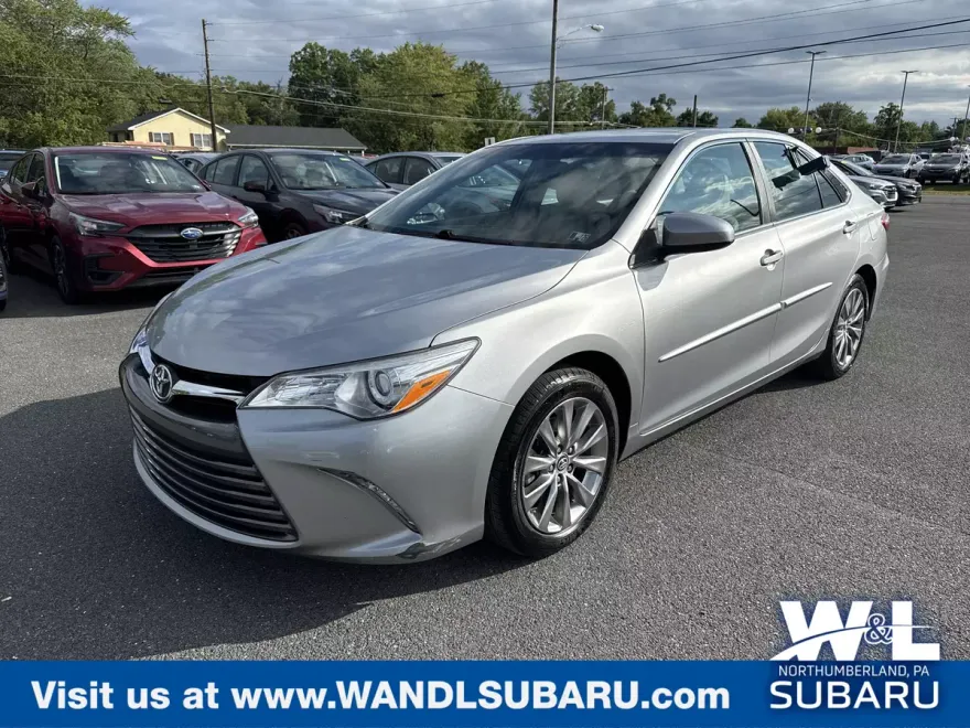2016 Toyota Camry XLE photo 1