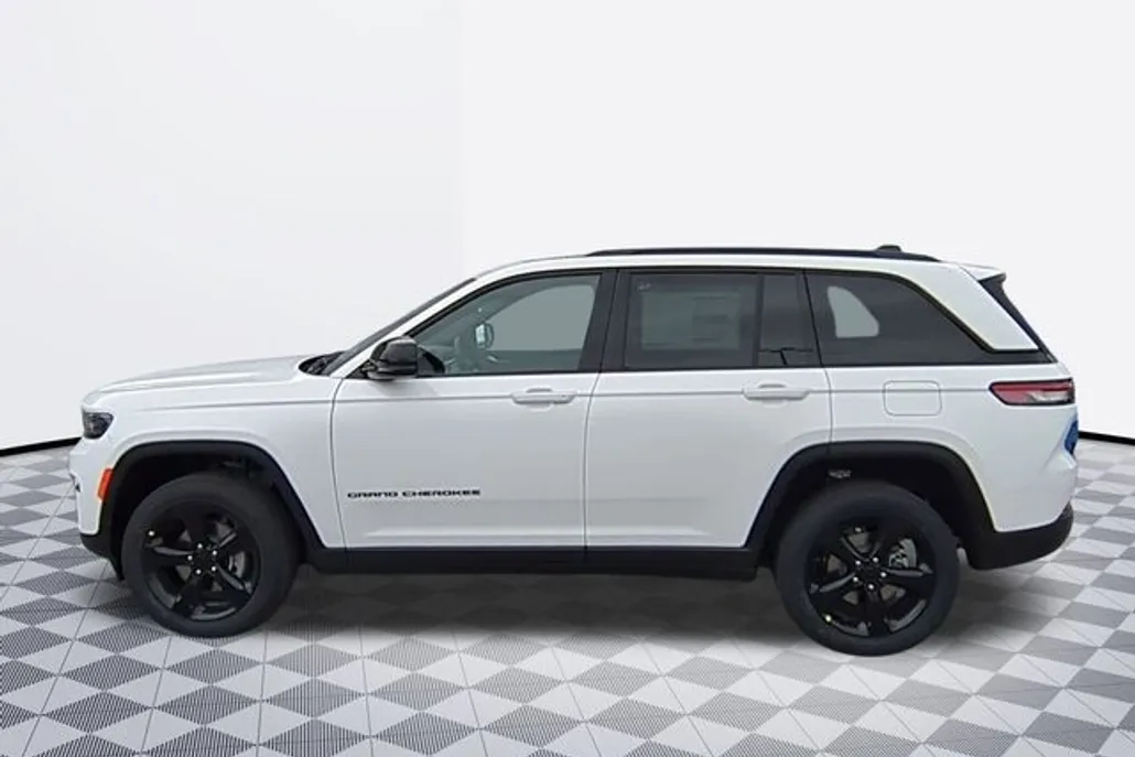 2025 Jeep Grand Cherokee Laredo photo 1