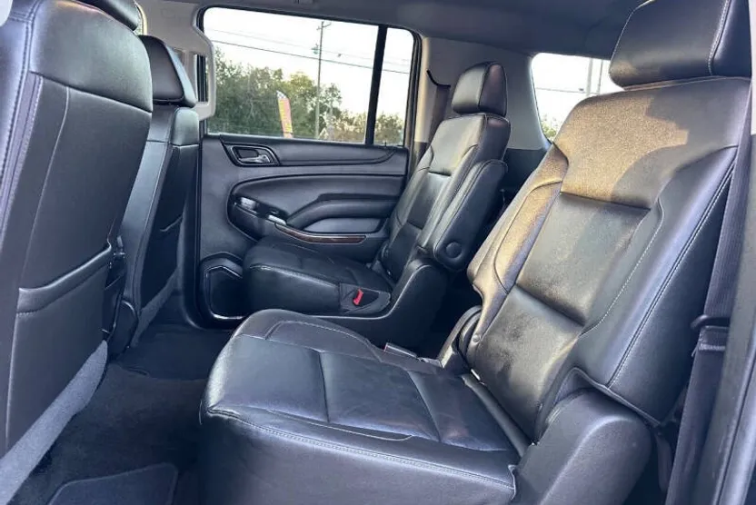 2017 Chevrolet Suburban LT photo 1