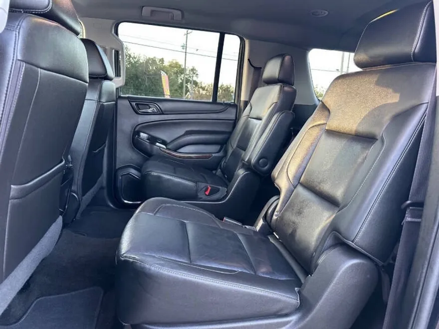 2017 Chevrolet Suburban LT photo 1