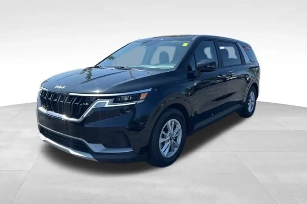 2024 Kia Carnival LX photo 1