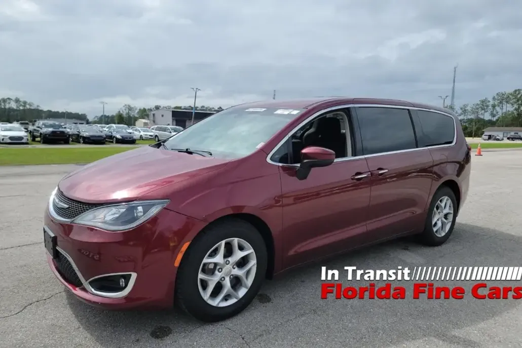 2017 Chrysler Pacifica Touring Plus photo 1