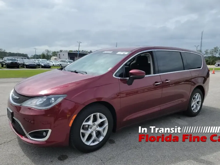 2017 Chrysler Pacifica Touring Plus photo 1