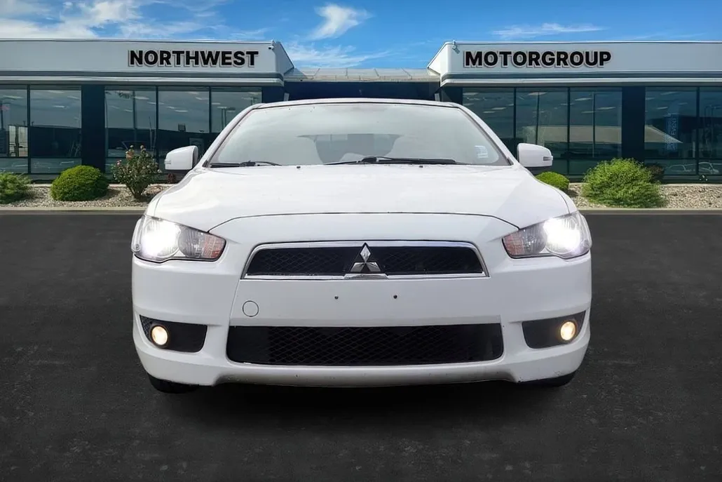 2015 Mitsubishi Lancer ES photo 1