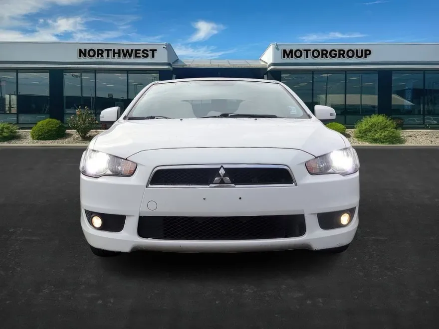 2015 Mitsubishi Lancer ES photo 1