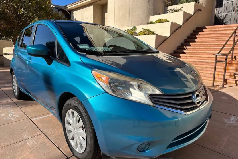2015 Nissan Versa Note SV photo 1