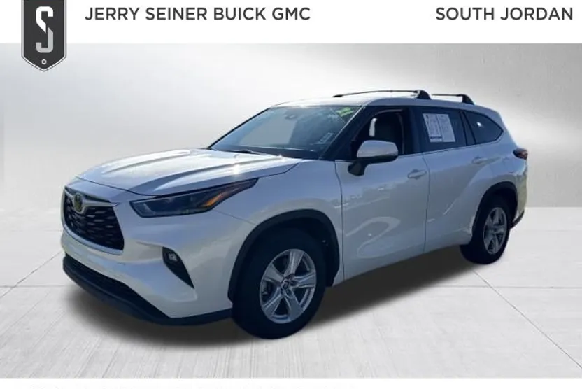 2021 Toyota Highlander LE photo 1