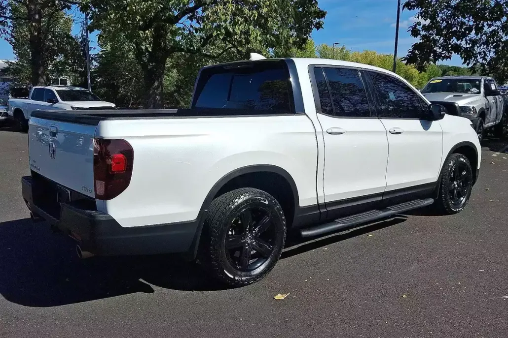 2022 Honda Ridgeline Black Edition photo 1