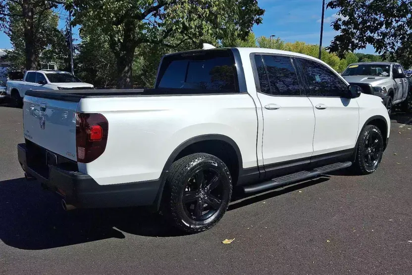 2022 Honda Ridgeline Black Edition photo 1