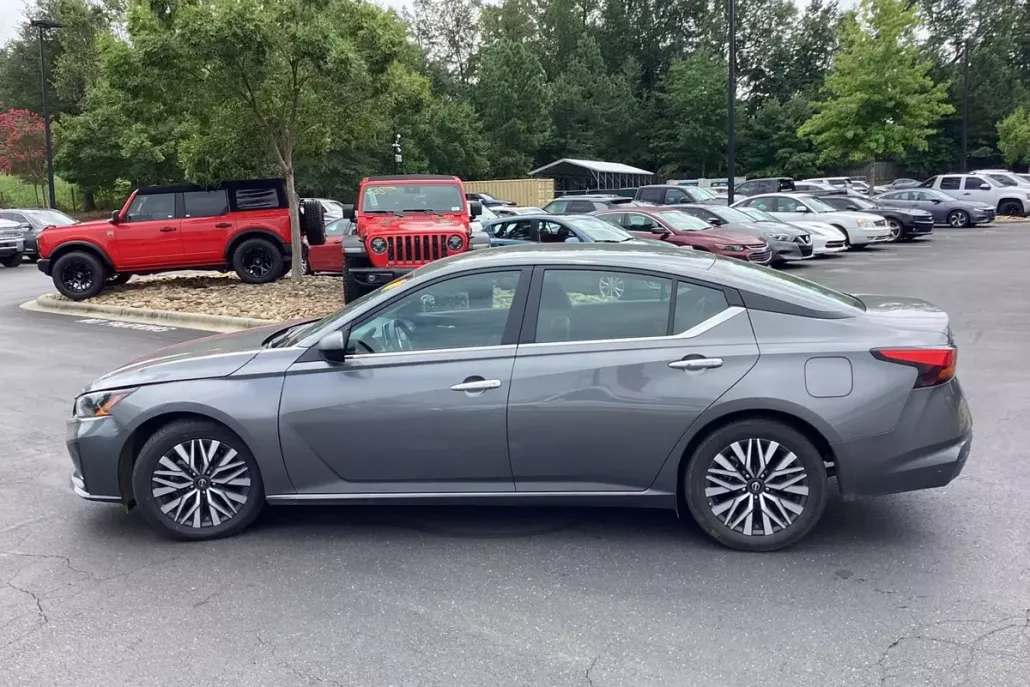 2024 Nissan Altima SV photo 1