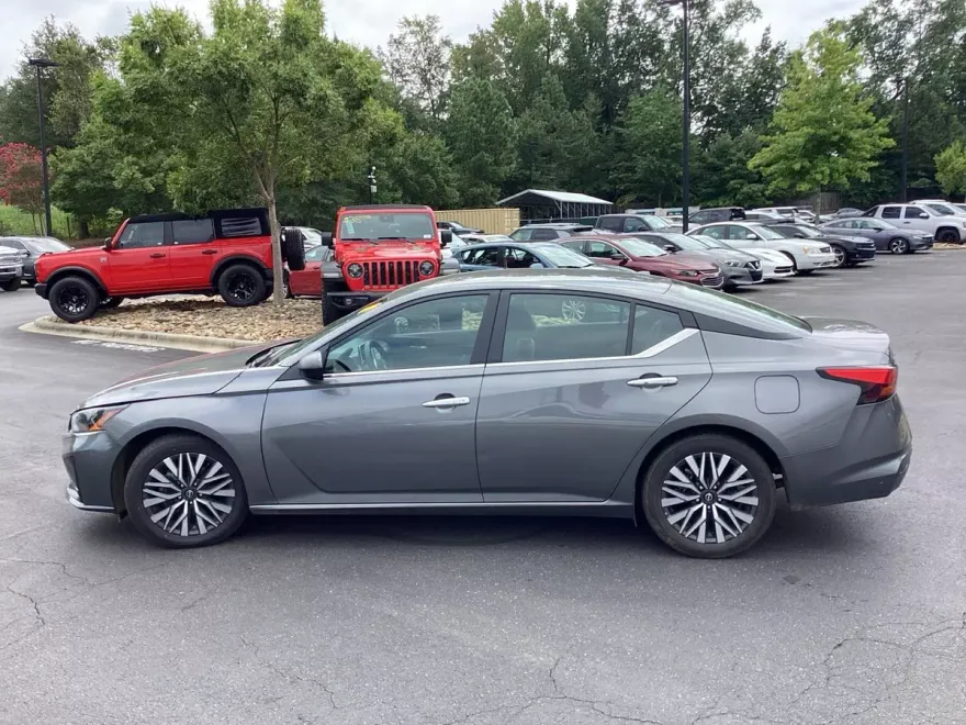 2024 Nissan Altima SV photo 1