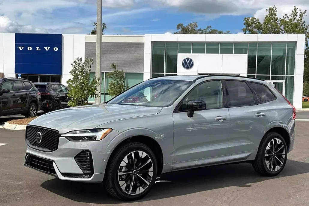 2026 Volvo XC60 Plus photo 1