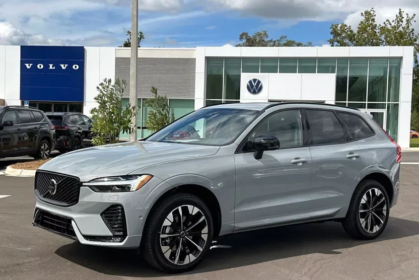 2026 Volvo XC60 Plus photo 1