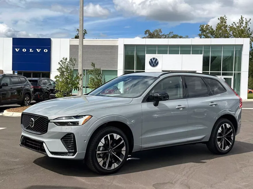 2026 Volvo XC60 Plus photo 1