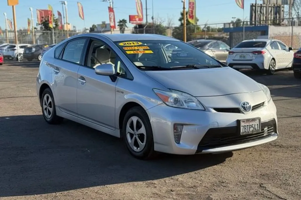 2013 Toyota Prius One photo 1