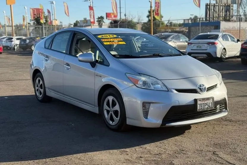 2013 Toyota Prius One photo 1