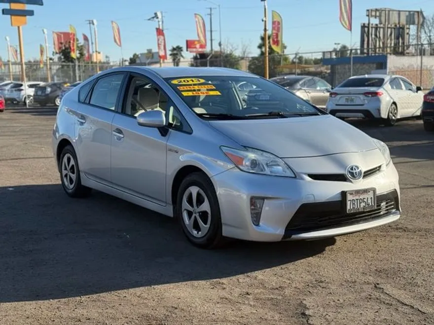 2013 Toyota Prius One photo 1