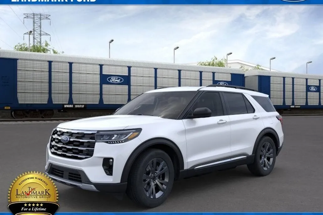 2025 Ford Explorer photo 1
