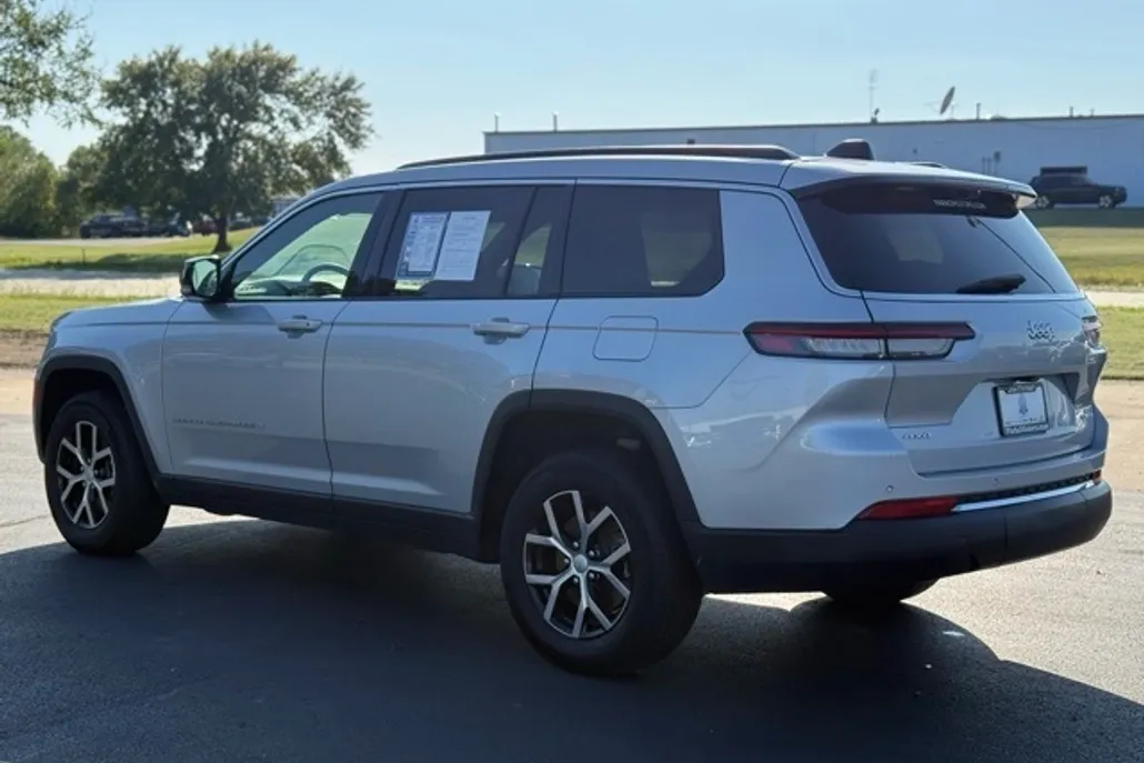 2024 Jeep Grand Cherokee Limited photo 1