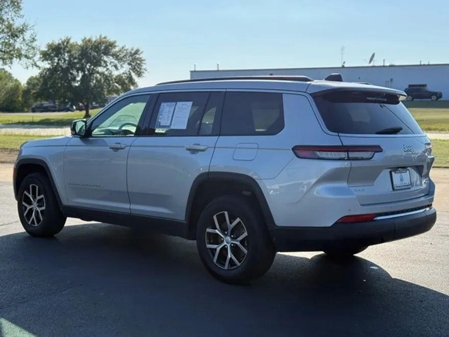 2024 Jeep Grand Cherokee Limited photo 1