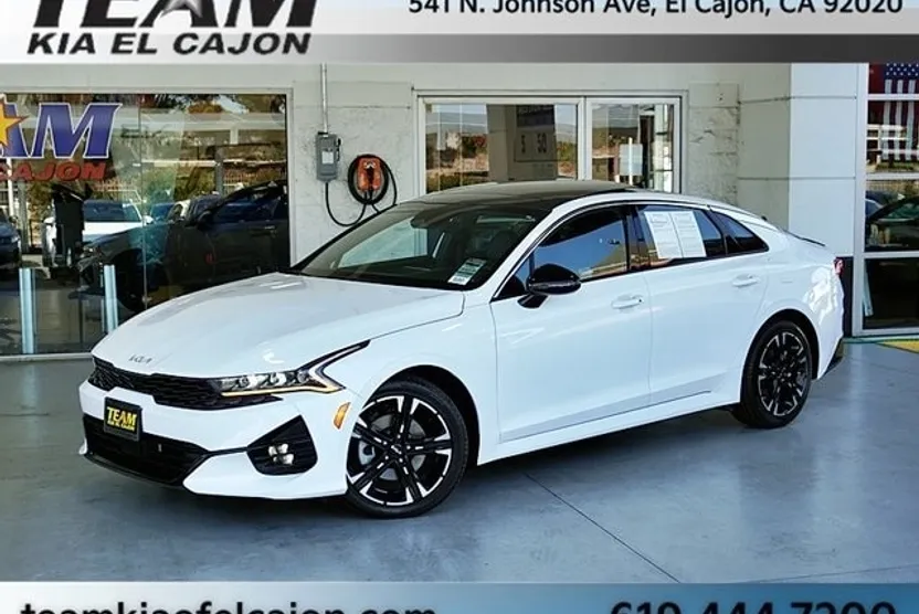 2022 Kia K5 GT-Line photo 1