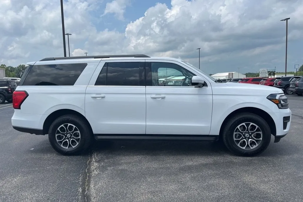 2024 Ford Expedition MAX XLT photo 1