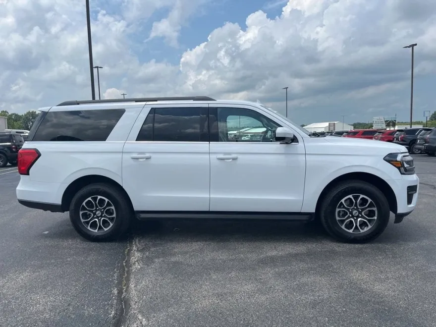 2024 Ford Expedition MAX XLT photo 1