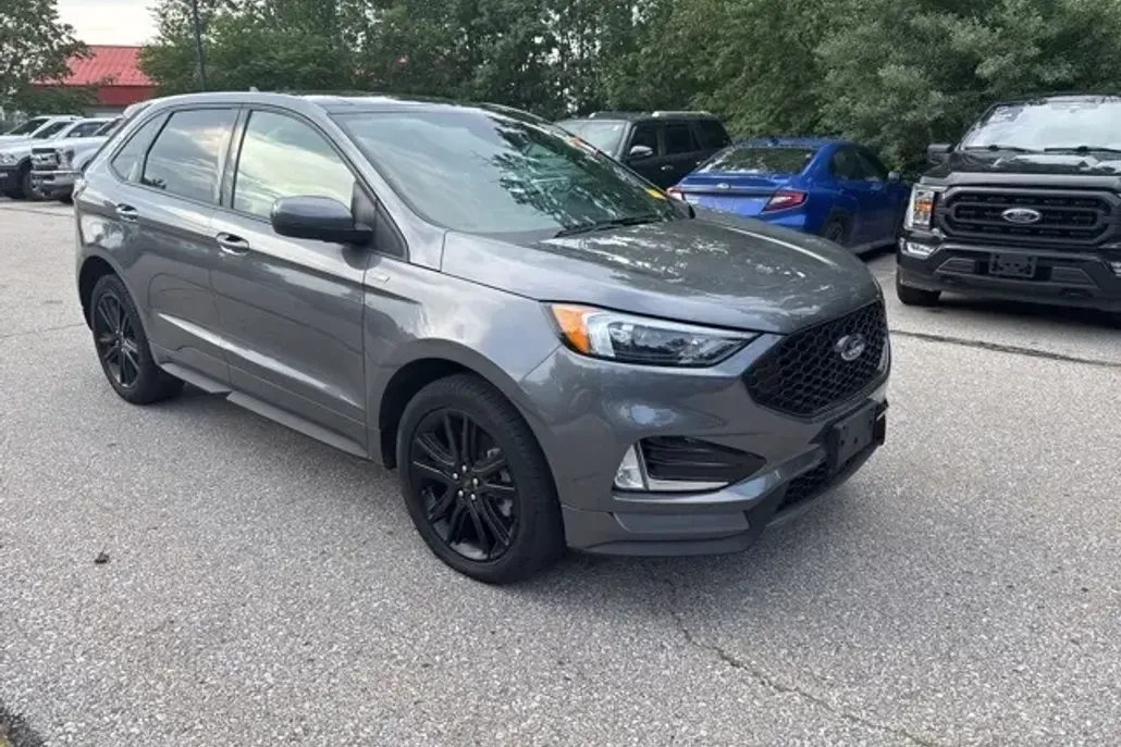 2022 Ford Edge ST photo 1