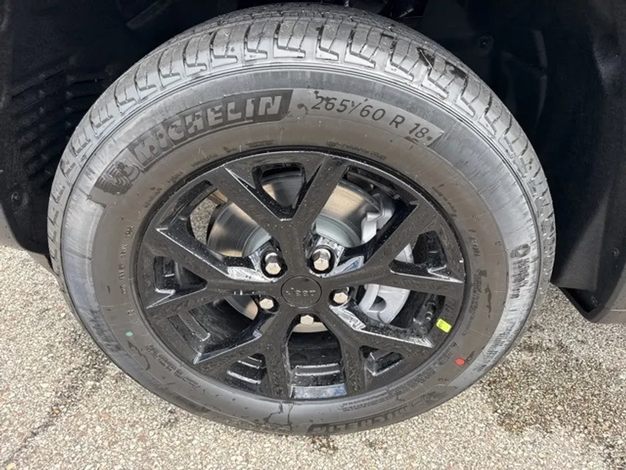 2025 Jeep Grand Cherokee Altitude photo 1
