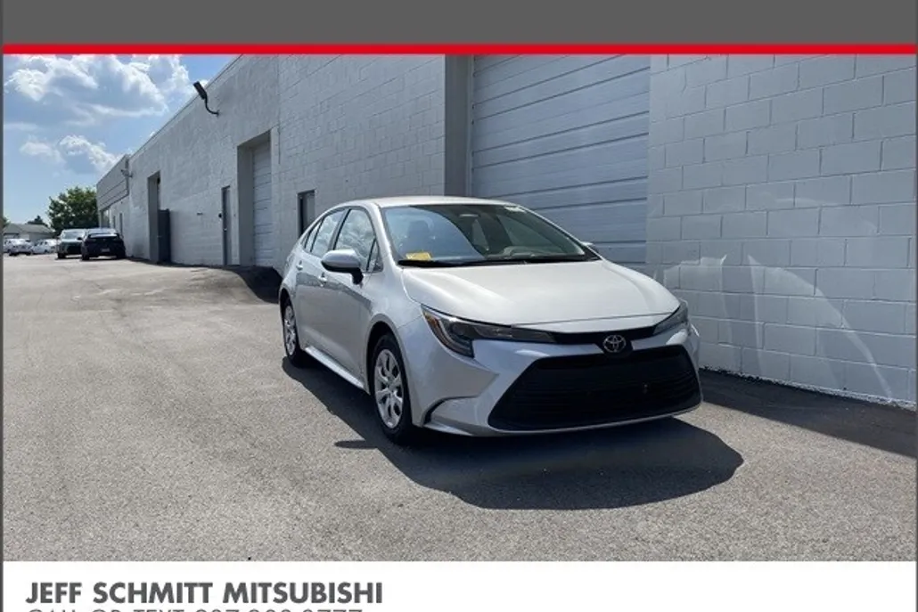 2024 Toyota Corolla LE photo 1