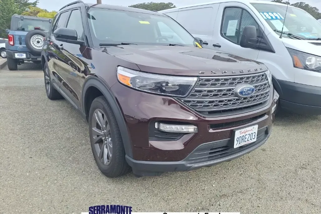 2022 Ford Explorer XLT photo 1