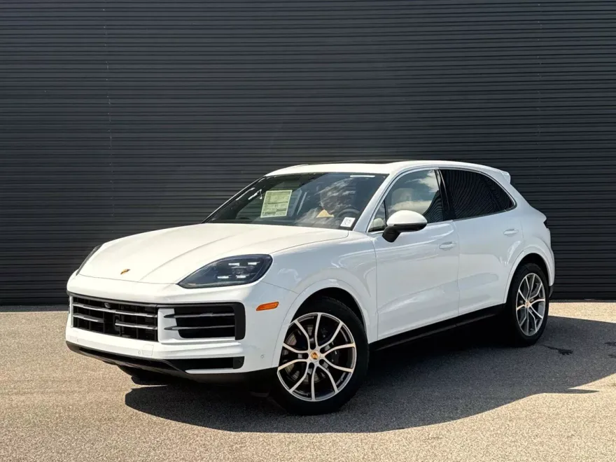 2025 Porsche Cayenne photo 1