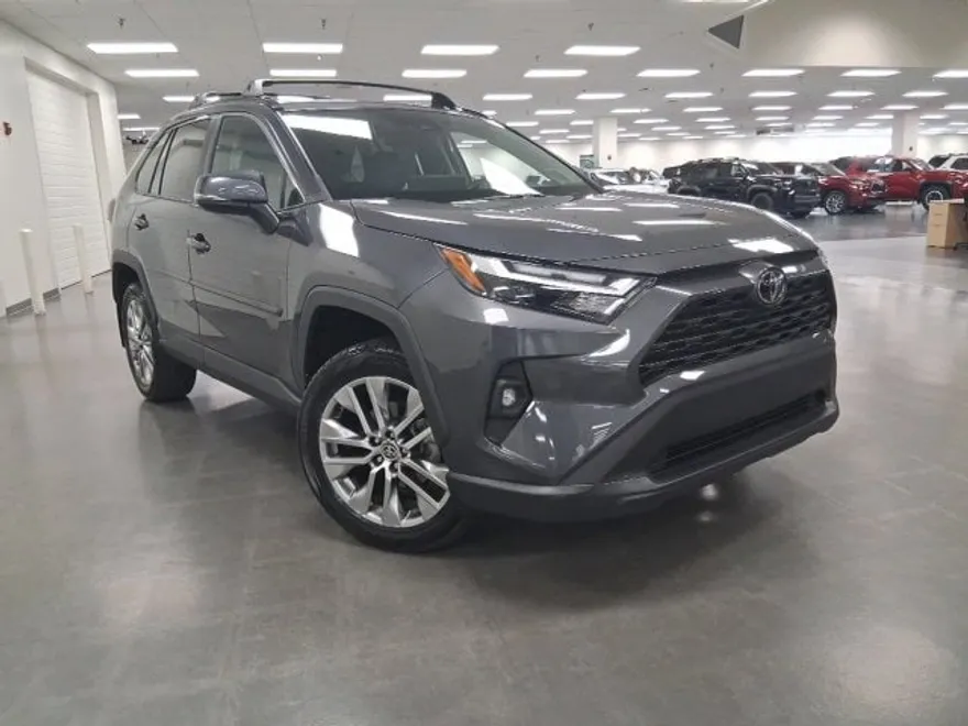 2023 Toyota RAV4 XLE Premium photo 1