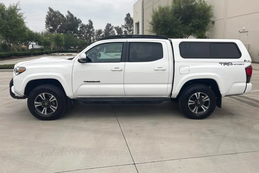 2019 Toyota Tacoma TRD Sport photo 1