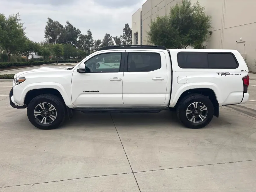 2019 Toyota Tacoma TRD Sport photo 1