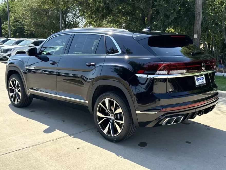 2026 Volkswagen Atlas Cross Sport SEL Premium R-Line photo 1