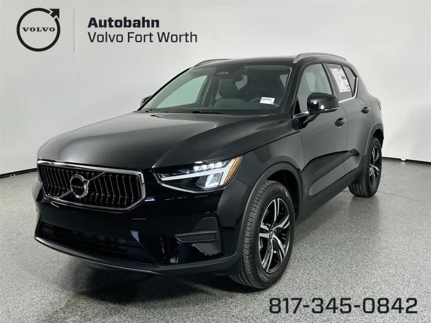 2025 Volvo XC40 AWD Core photo 1