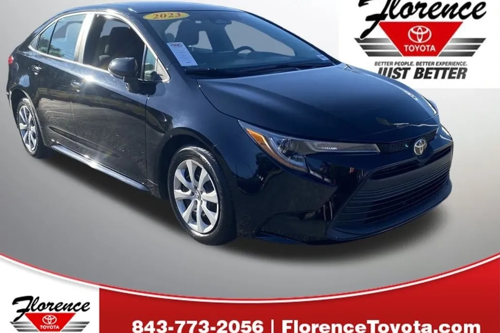 2023 Toyota Corolla LE photo 1