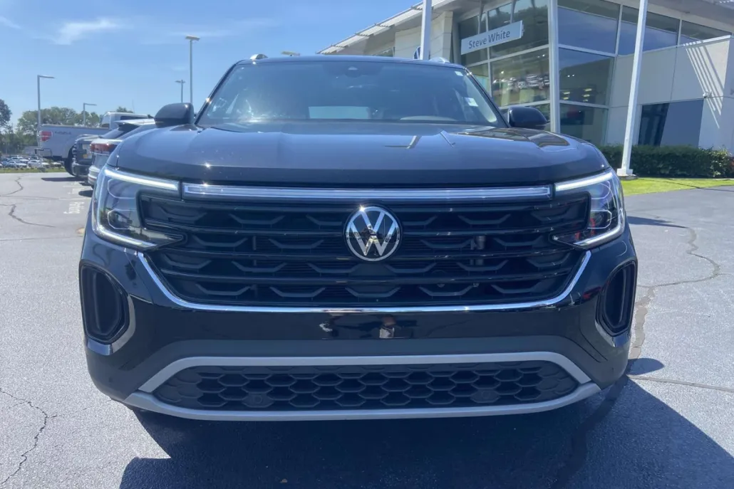 2024 Volkswagen Atlas Cross Sport SE Technology photo 1