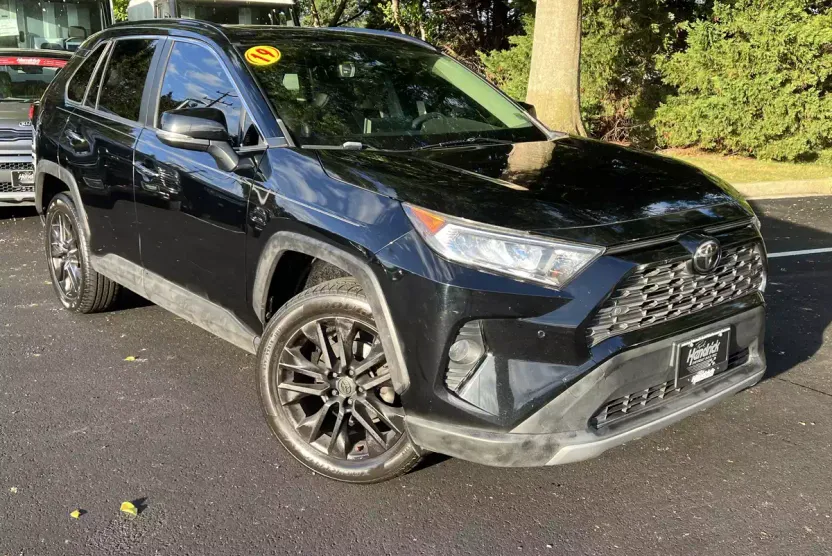 2019 Toyota RAV4 Limited photo 1