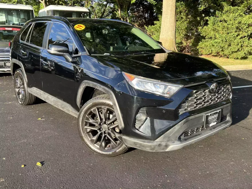 2019 Toyota RAV4 Limited photo 1