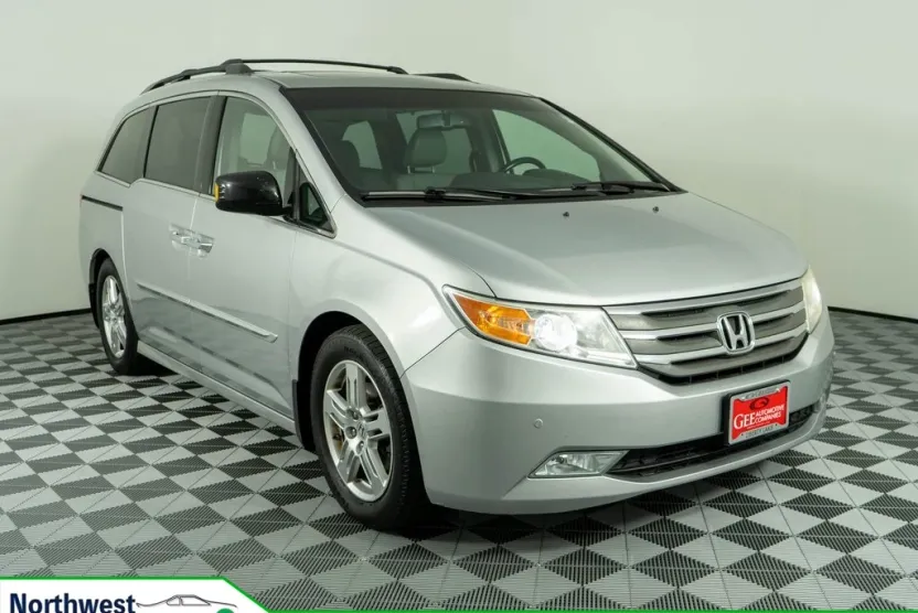 2012 Honda Odyssey Touring Elite photo 1