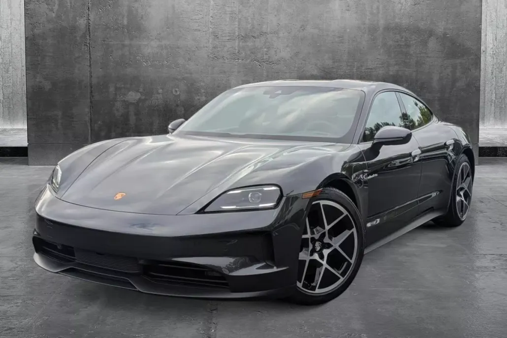 2025 Porsche Taycan 4 photo 1