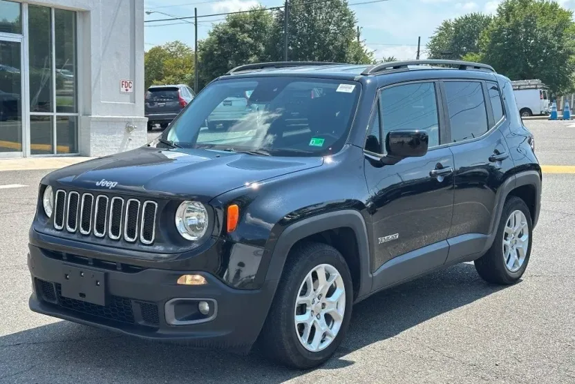 2017 Jeep Renegade Latitude North Edition photo 1