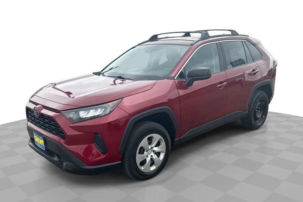 2021 Toyota RAV4 LE photo 1