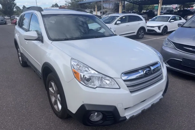 2014 Subaru Outback 2.5i Limited photo 1