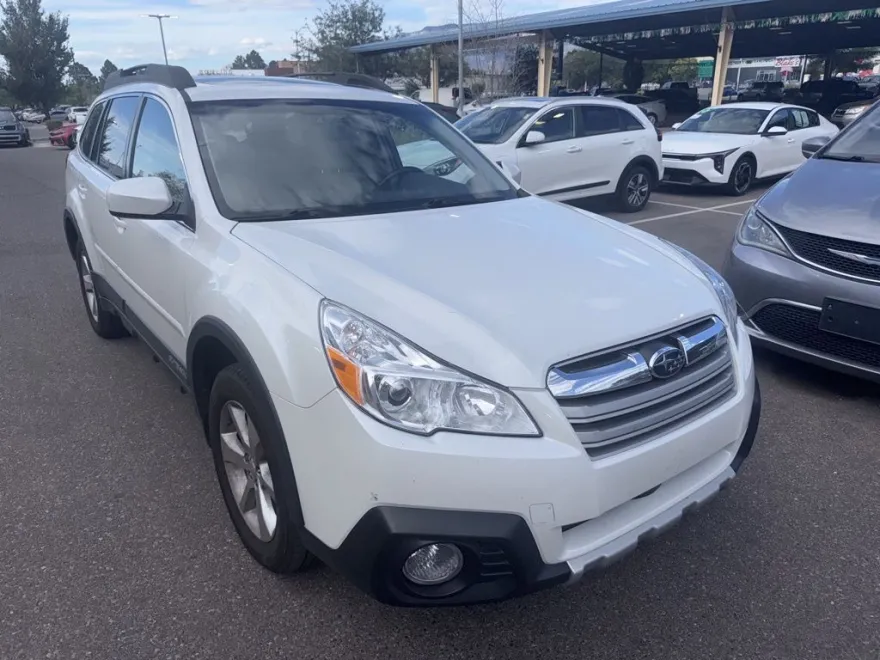 2014 Subaru Outback 2.5i Limited photo 1